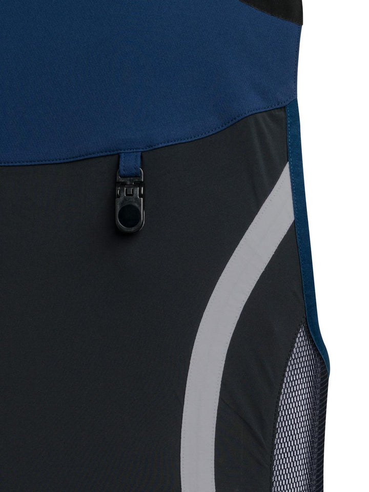 Beretta Crosser Vest, close-up of the back panel with toggle and grey reflective stripe