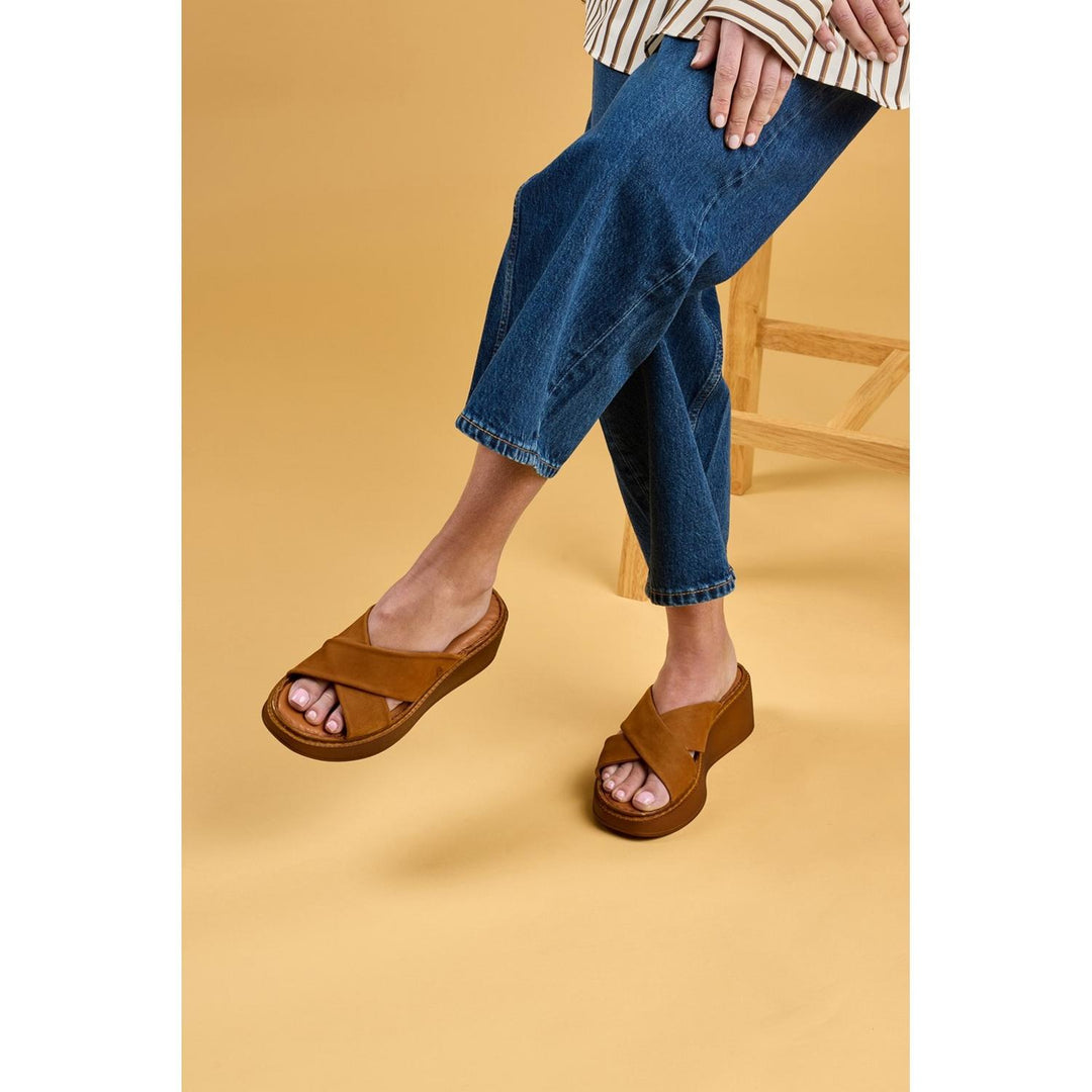 Bobbi Wedge Sandal Tan Nubuck
