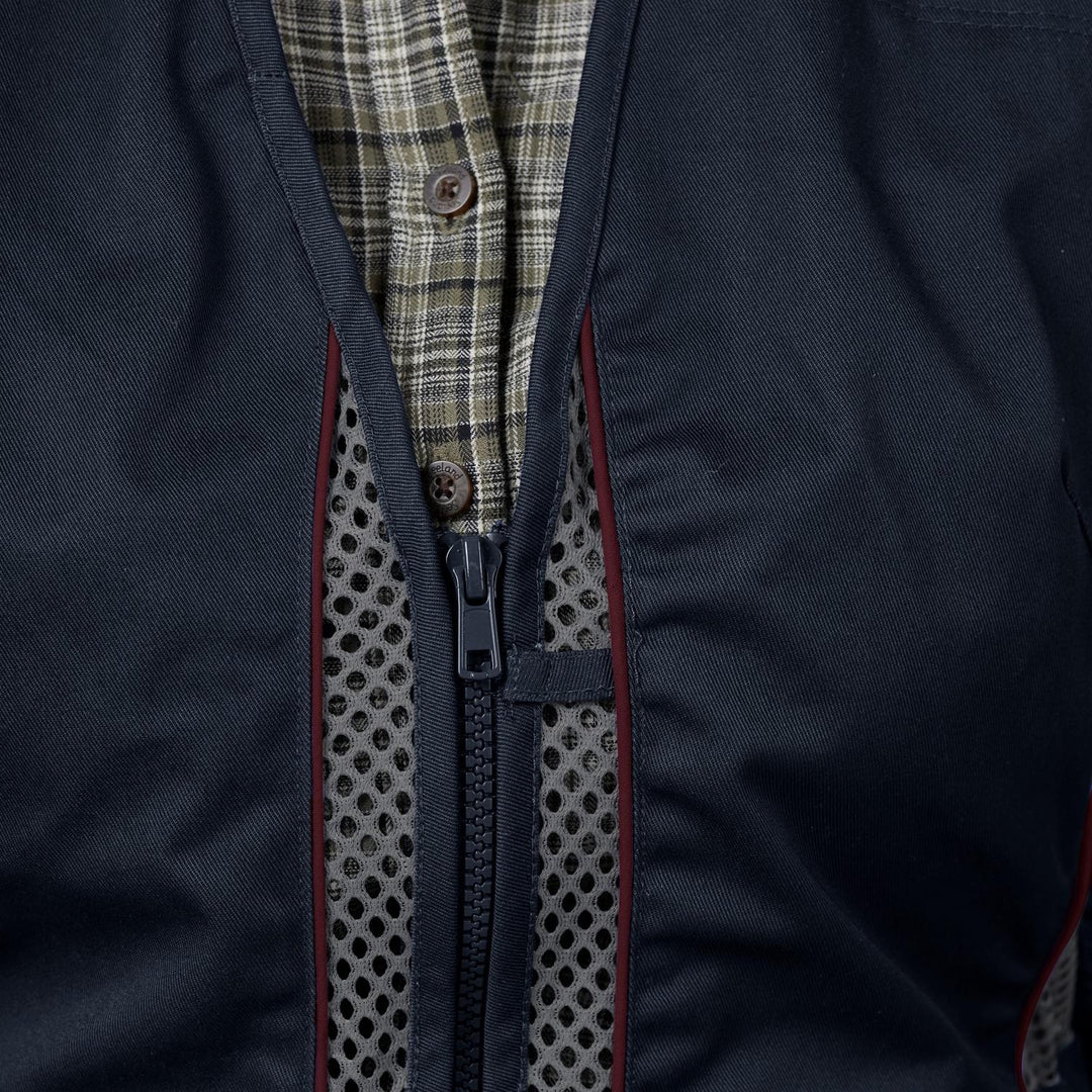 Close-up of the Seeland Skeet II Lady waistcoat neck, showing the button-fastened collar tab, front zip and red-piped grey mesh panel