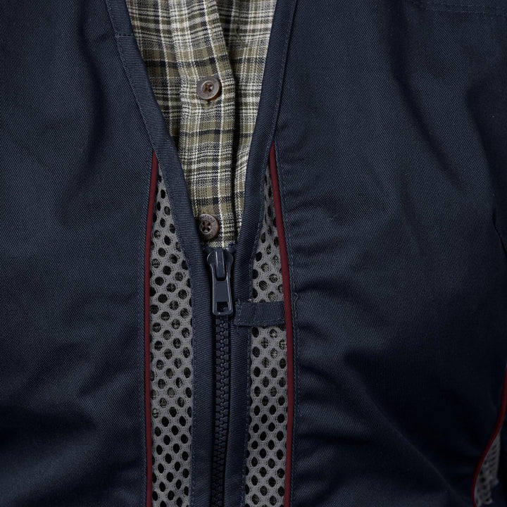 Close-up of the Seeland Skeet II Lady waistcoat neck, showing the button-fastened collar tab, front zip and red-piped grey mesh panel