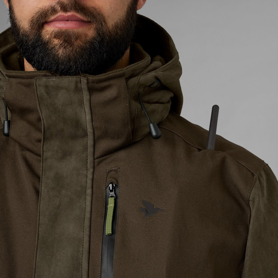 Close-up of the chest zip pocket and shoulder loop on the Seeland Helt II jacket