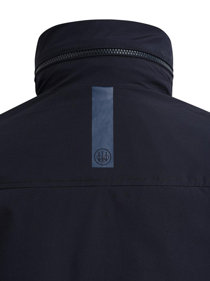 Beretta Pursuit 2 in 1 Jacket in navy blue, close-up of the collar, zip and back logo strip