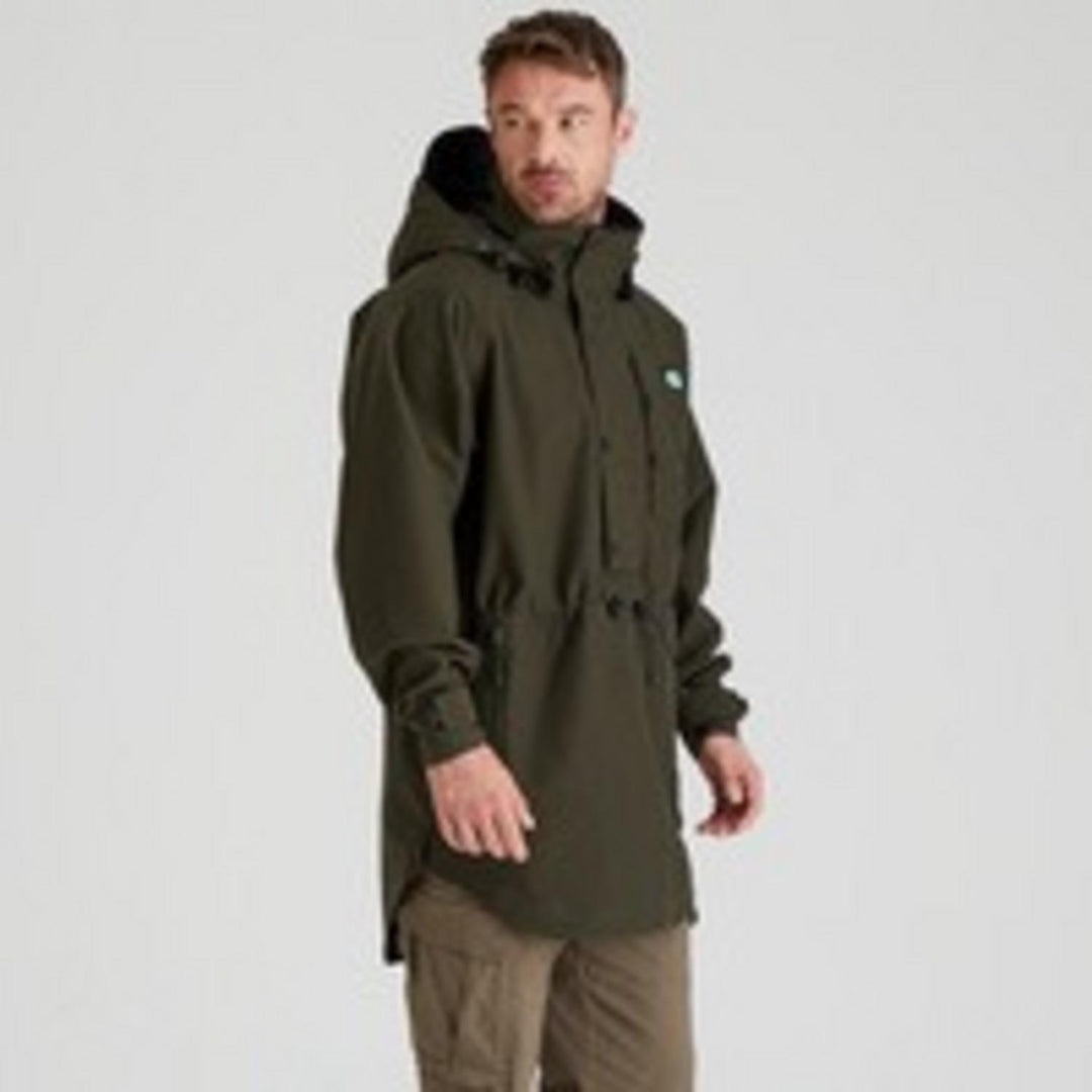 Three-quarter side view of a model in the Ridgeline Monsoon Classic Smock, Deep Forest green, showing the side seam, cuff tab and waist drawcord