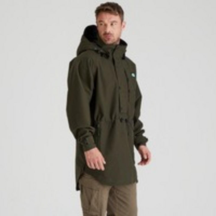 Three-quarter side view of a model in the Ridgeline Monsoon Classic Smock, Deep Forest green, showing the side seam, cuff tab and waist drawcord