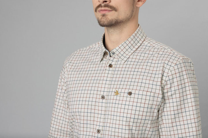 Chest and collar close-up of the Seeland Oxford shirt on a model, showing button-down collar, horn-look buttons and gold embroidered logo