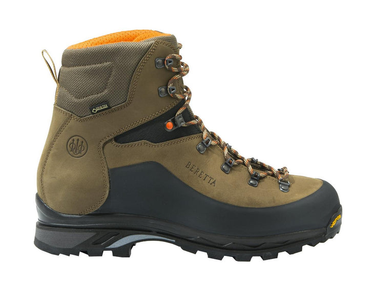Single Beretta Trail GTX boot, outer side profile in tan nubuck with black rand, orange collar lining and the Beretta trident at the heel.
