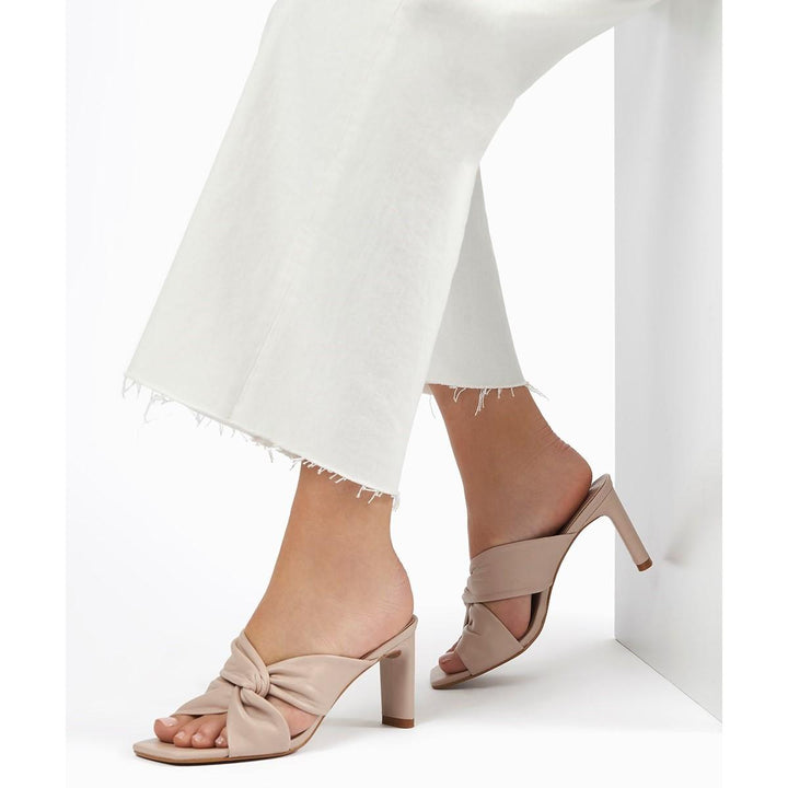 Dune Magnet Sandal Ecru