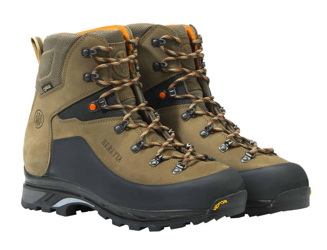 Beretta Trail GTX boots in tan nubuck angled to the right, showing the Gore-Tex tongue tag, D-ring lacing and grey midsole.