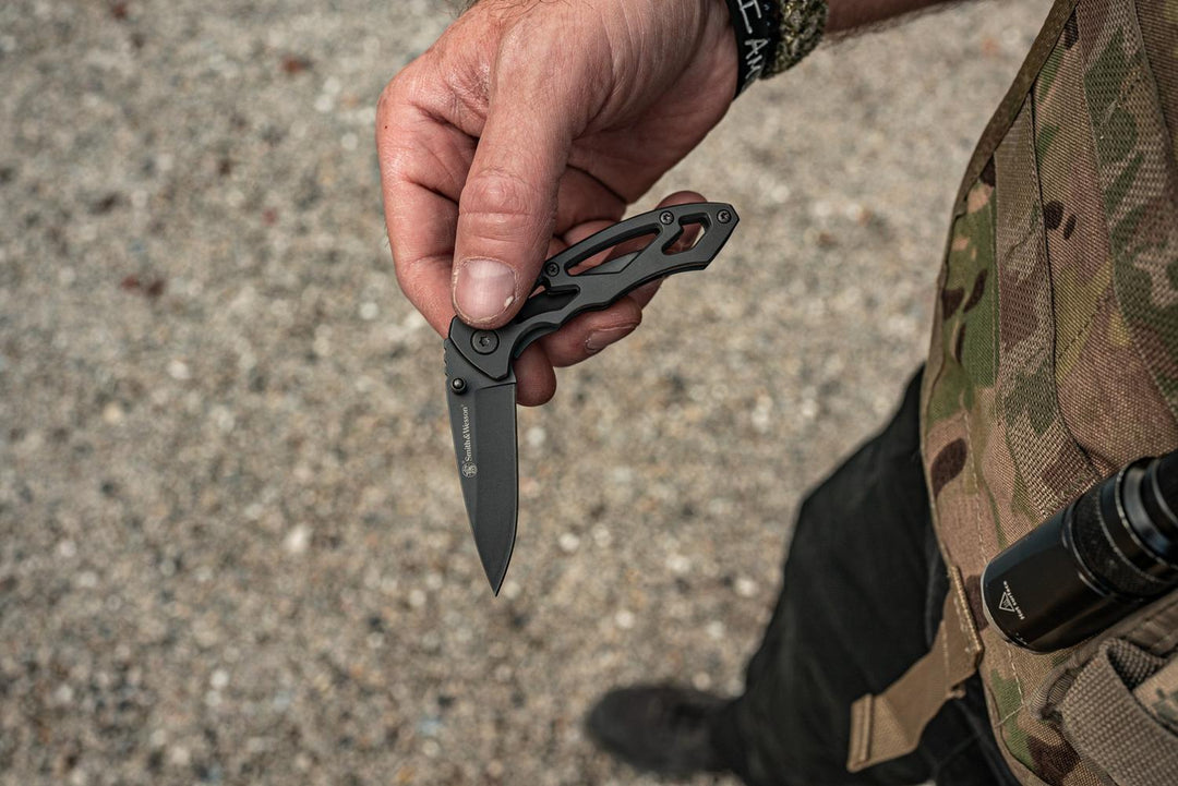 Smith And Wesson Drop Point Stainless Handle Folding Knife 2.2