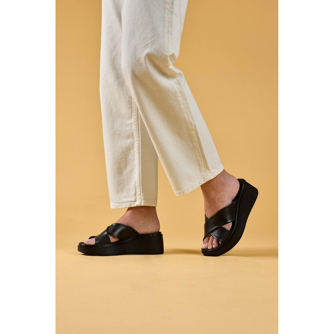 Bobbi Wedge Sandal Black