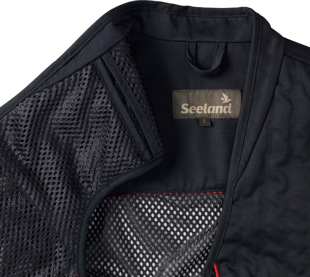 Detail of the collar and lining, with the Seeland brand label and the open honeycomb mesh body fabric