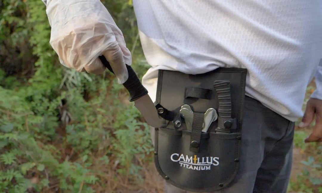 Camillus 5 Piece Essential Hunting Kit / Includes Fixed Blade Gut Hook, Caping Knife, Rip Spreader, Sheath & Gloves