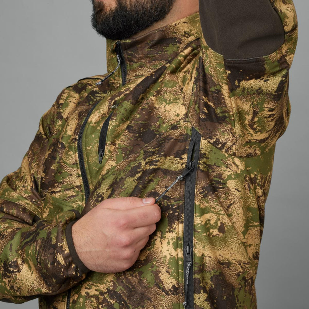 Close-up of a bearded model opening the chest zip pocket on the Härkila Deer Stalker camo WSP fleece jacket