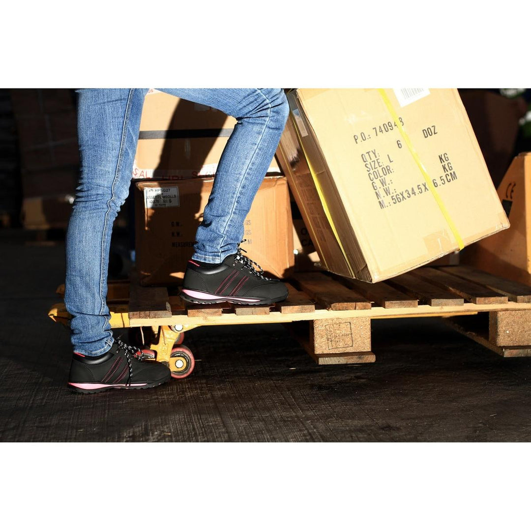 Amblers Safety FS47 Heat Resistant Lace Up Safety Trainer Black/Pink